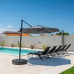 Esire Nyaraló *