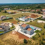 Esire Póla