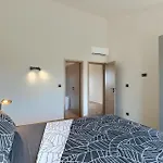 Nyaraló Esire *