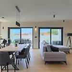 Nyaraló Esire