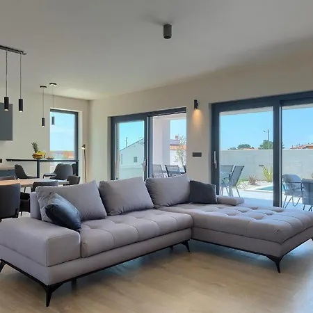 Holiday home Esire Pula