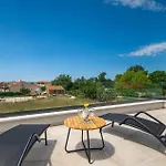 Prázdninový dům Esire Pula